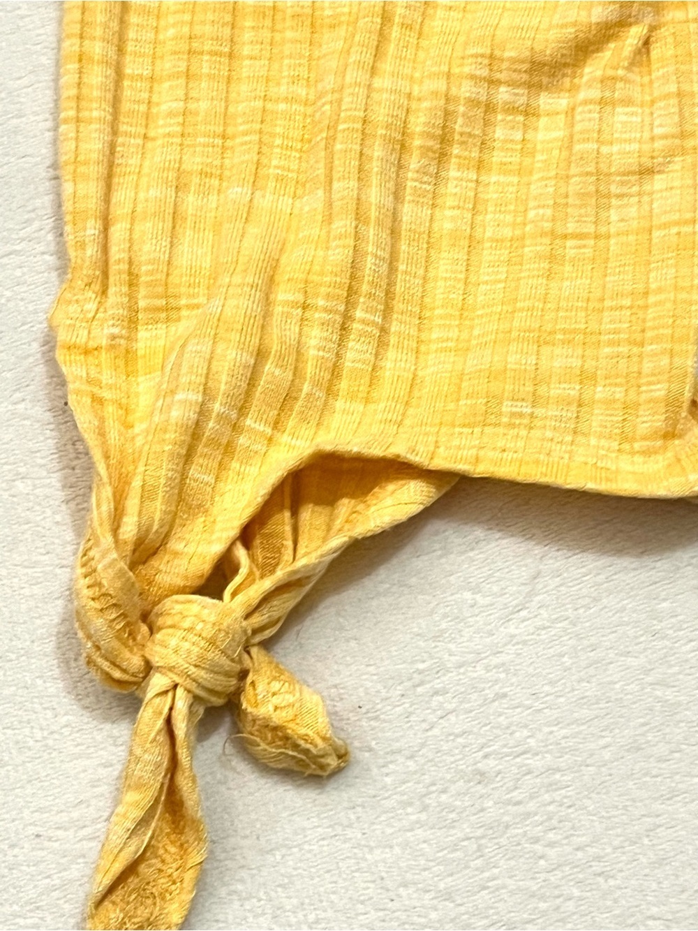 Apt. 9 Women’s Yellow Tie-Sleeve Quarter Sleeve Top Textured & Ruched Sides Lg - Picture 7 of 16